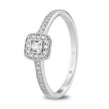 Precioso anillo de oro blanco diamantes talla brillante y princesa