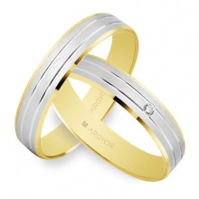 Pareja de anillos de boda en oro amarillo y blanco satinado doble línea entre la que se engasta un diamante talla brillante