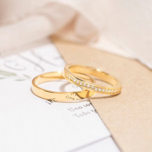 Pareja de alianza de boda plana de 3 milímetros y anillo de compromiso