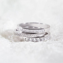 Tres anillos de compromiso oro blanco de 18k y diamantes talla brillante