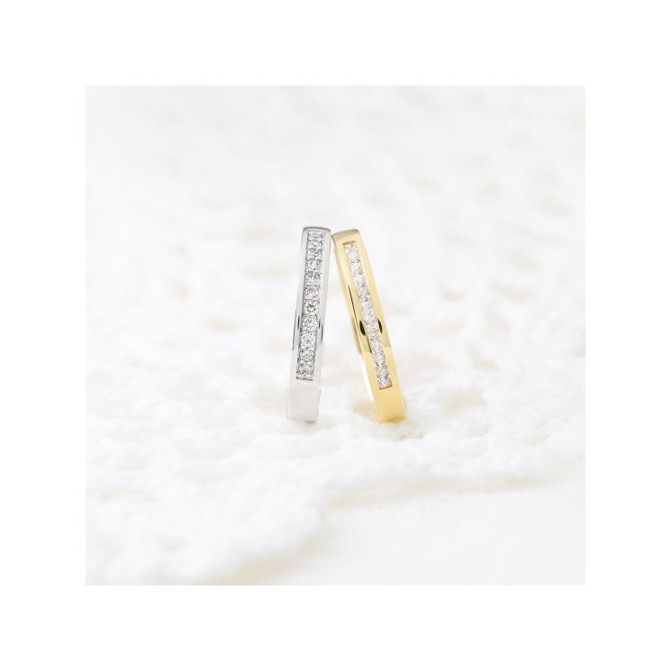 Anillo de diamantes versión en oro blanco y en oro amarillo