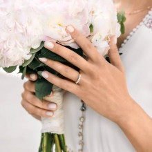Ramo de novia mano con anillo de oro blanco y 7 diamantes