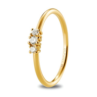 Solitario de oro amarillo con 3 diamantes talla brillante