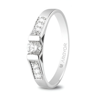 Anillo de pedida con 9 diamantes total 0,28 ct