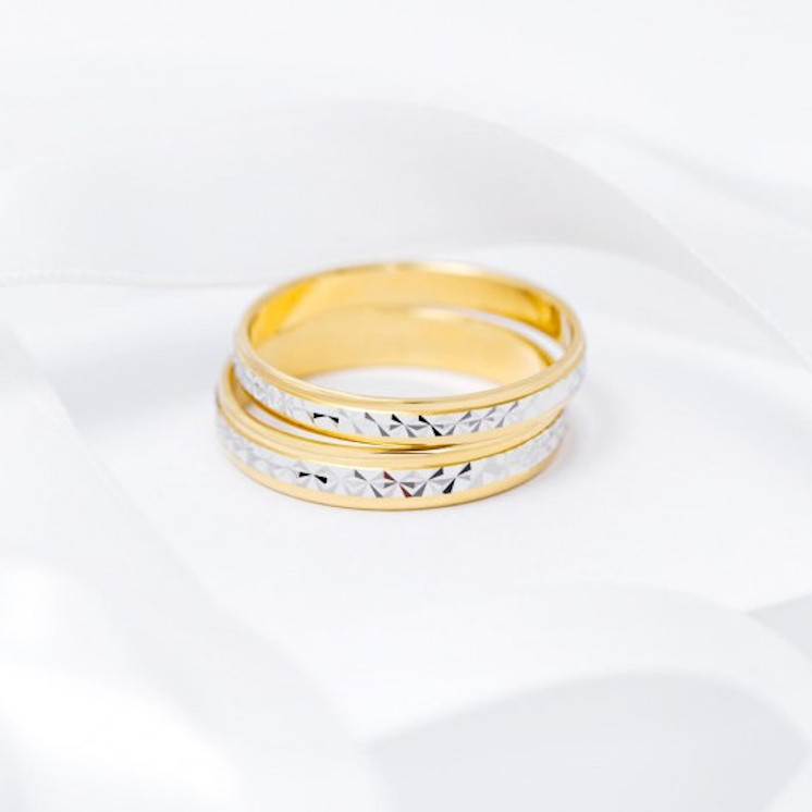 Conjunto de alianzas de boda en oro blanco y amarillo de 18k modelo estrellas