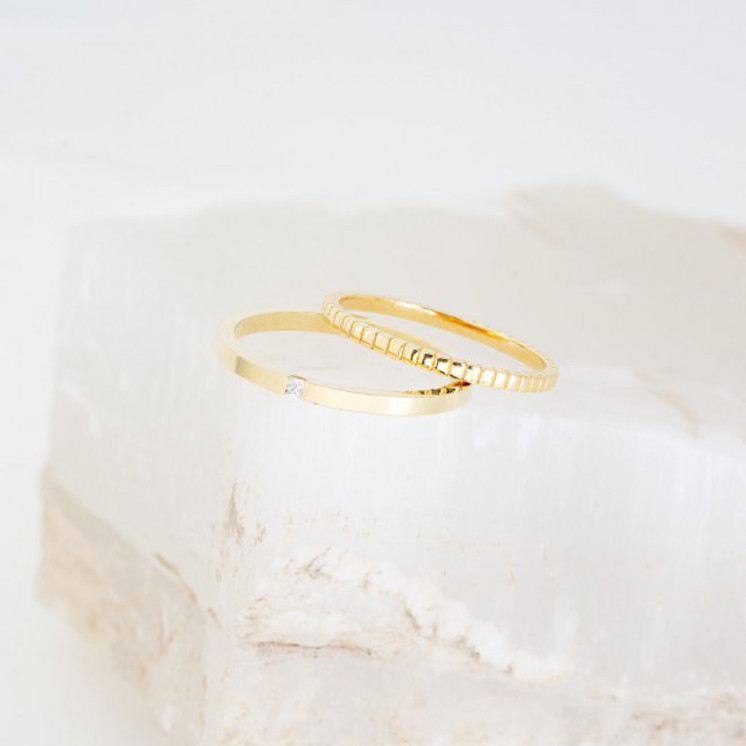 Pareja de anillos de boda en oro amarillo finas