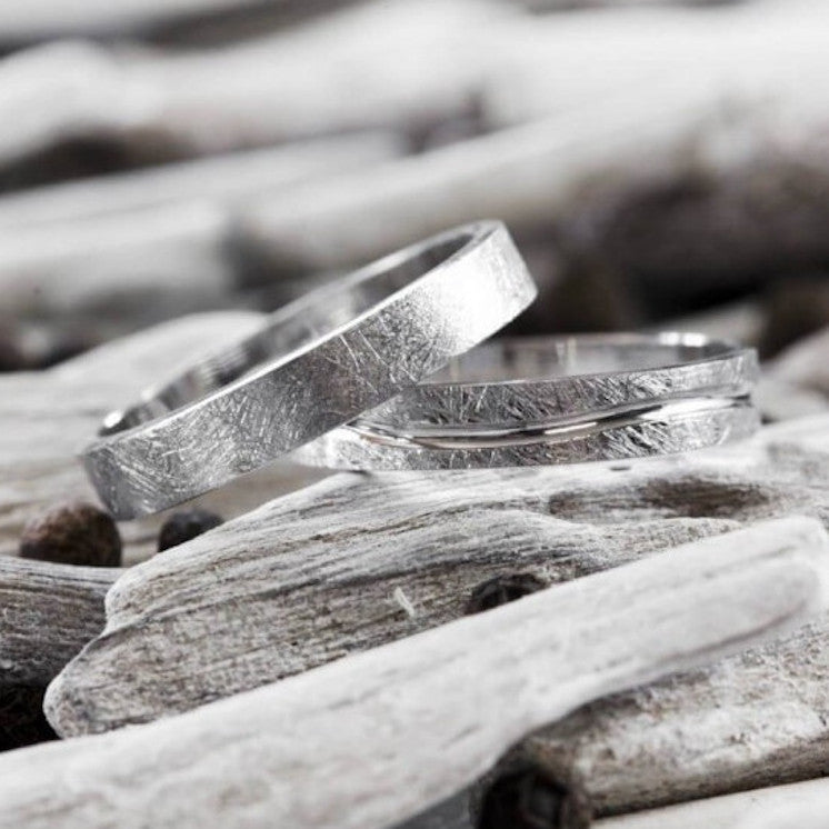 Alianza 18 kilates en oro blanco 4 milímetros efecto hielo - foto 3