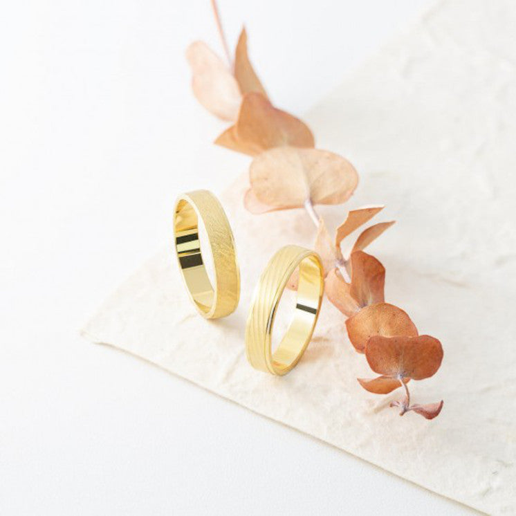 Alianza 4.5mm ancho oro amarillo 18k efecto texturizado - foto 3