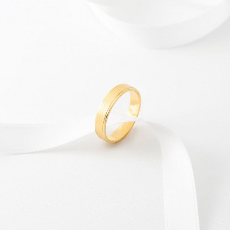Alianza 4.5mm ancho oro amarillo 18k efecto texturizado - foto 5