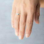 Alianza de boda 9 kilates bicolor amarillo pulido y blanco matizado - foto 4