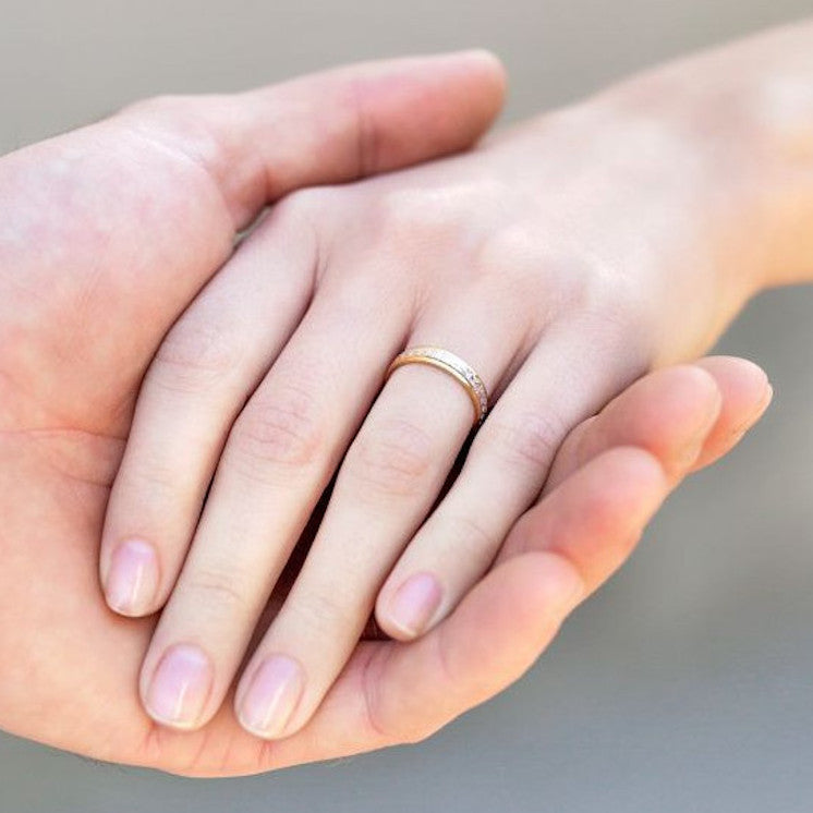 Alianza de boda 9 kilates bicolor modelo estrellas 4 milímetros - foto 5