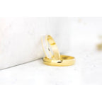 Alianza de boda 9 kilates oro amarillo y oro blanco facetado - foto 3