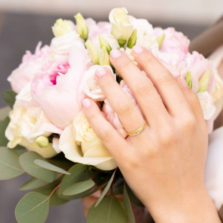 Alianza de boda bicolor oro 18 quilates amarillo y blanco - foto 3