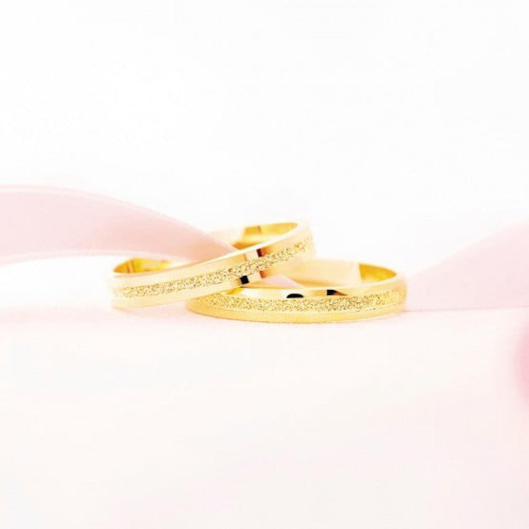 Alianza de boda diamantada oro amarillo media caña suave - foto 2