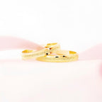 Alianza de boda diamantada oro amarillo media caña suave - foto 2