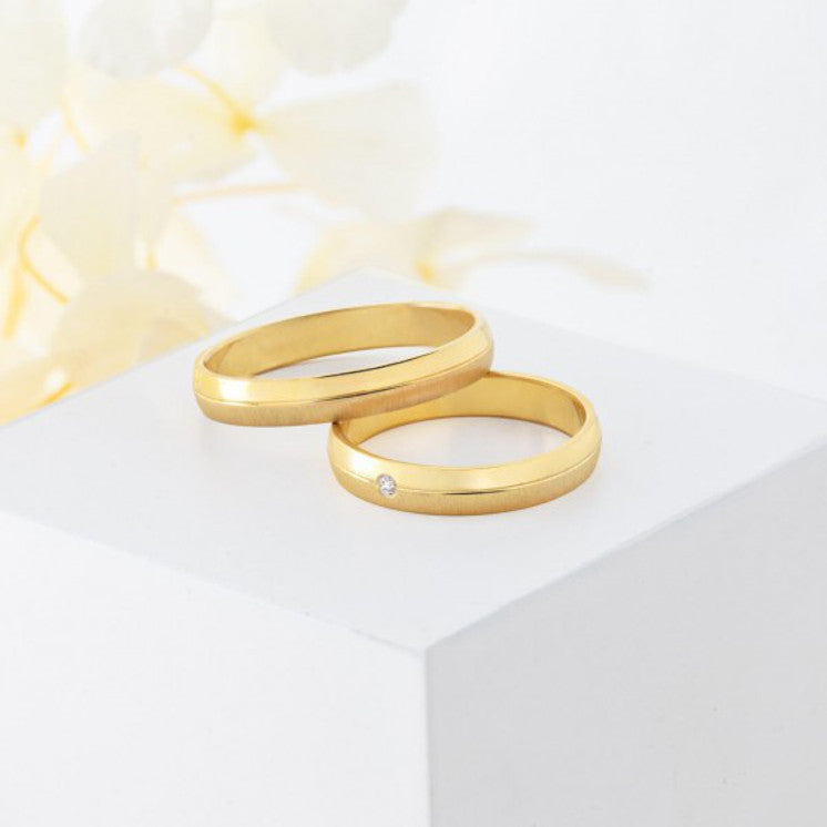 Alianza de boda oro amarillo brillo y mate con diamante - foto 2