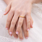 Alianza de boda oro amarillo brillo y mate con diamante - foto 3