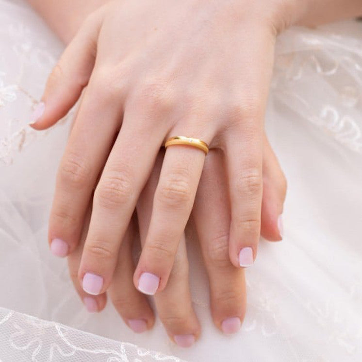 Alianza de boda oro amarillo brillo y mate con diamante - foto 3