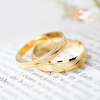 Alianza de boda oro amarillo de 18 kilates 5mm ancho - foto 3
