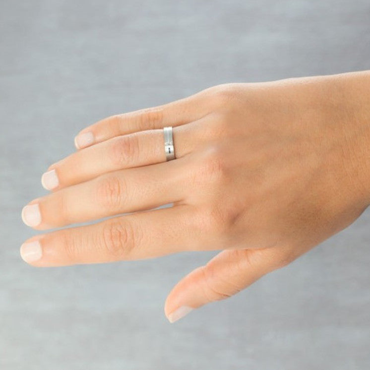 Alianza de boda plana 4 milímetros ancho con diamante - foto 2