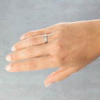 Alianza de boda plana 4 milímetros ancho con diamante - foto 2