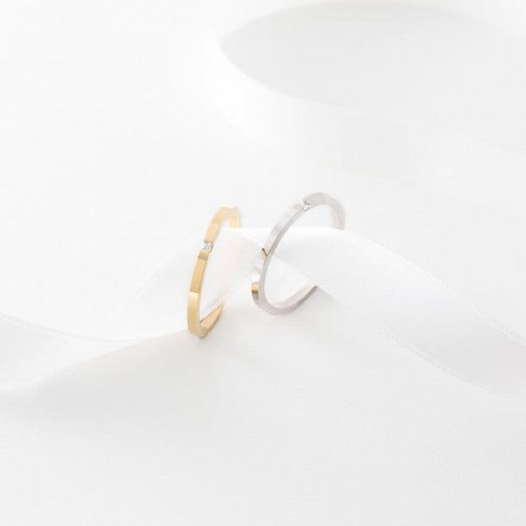 Alianza de boda plana de oro blanco 1,65mm con diamante - foto 2