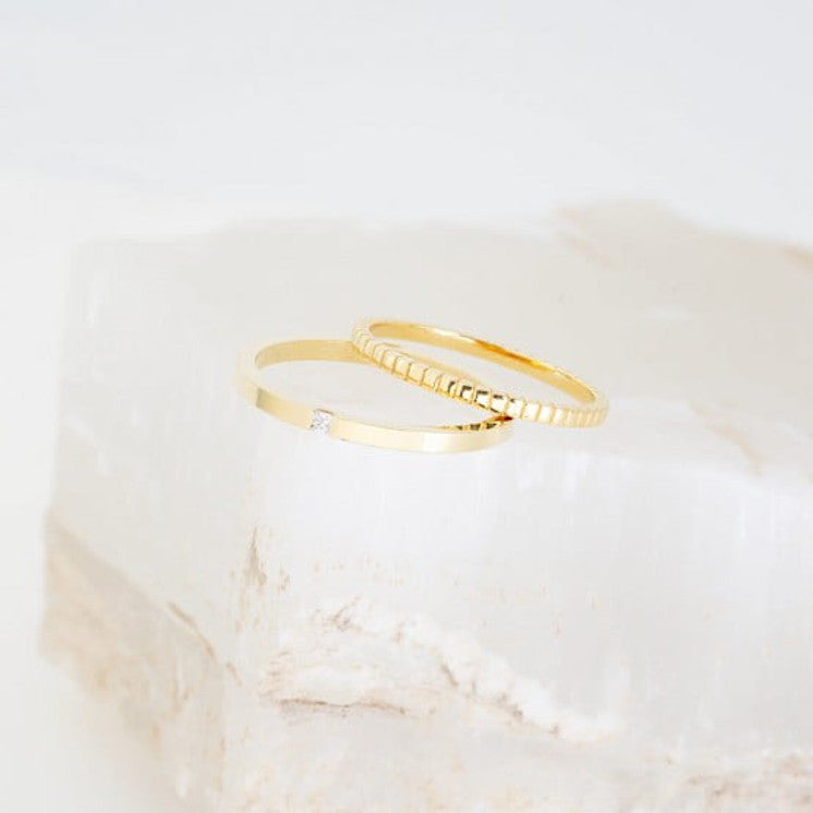 Alianza de boda plana oro amarillo 1,65mm con diamante - foto 3